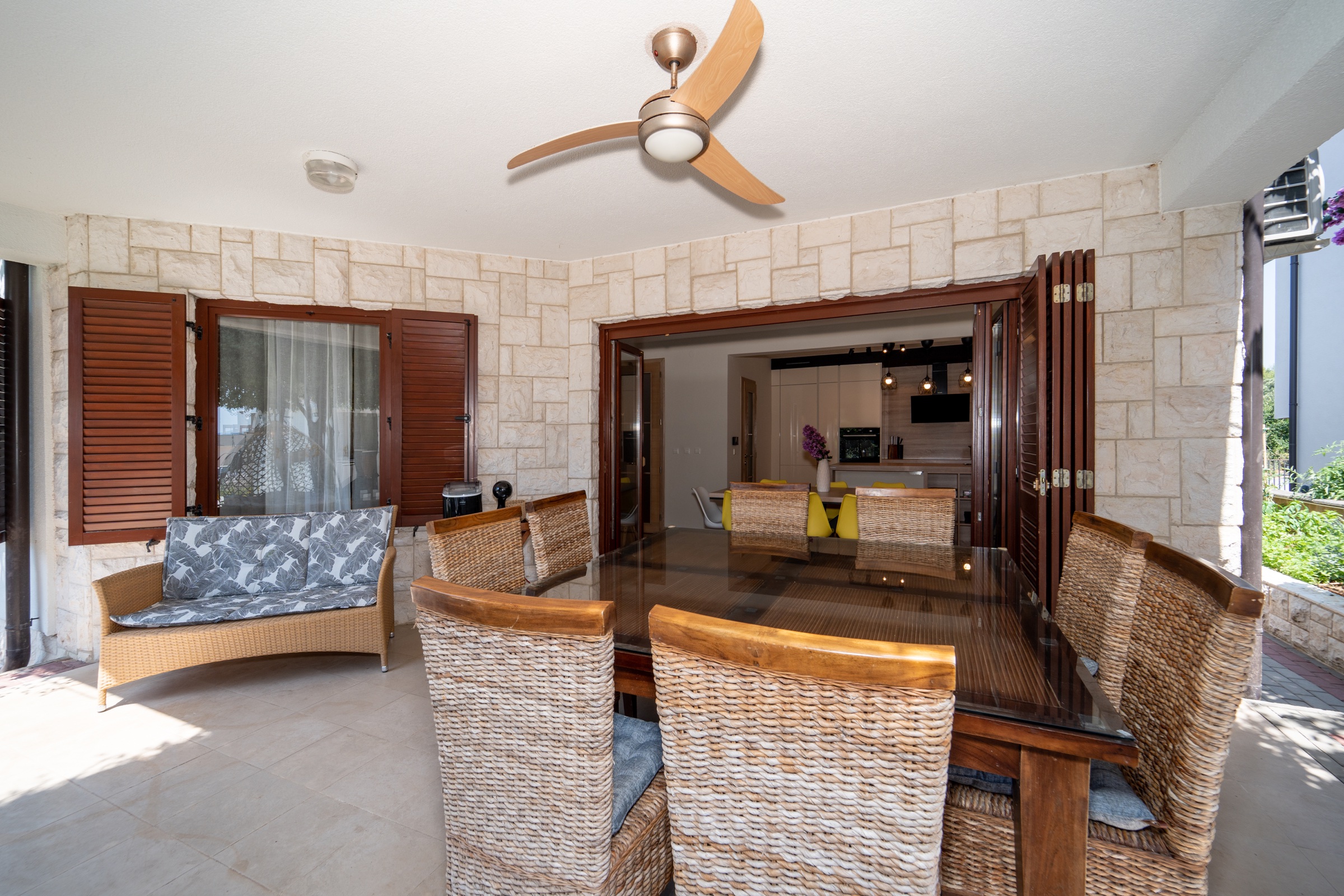 Villa Lostura’s terrace table connected to the indoor kitchen through fully opened doors