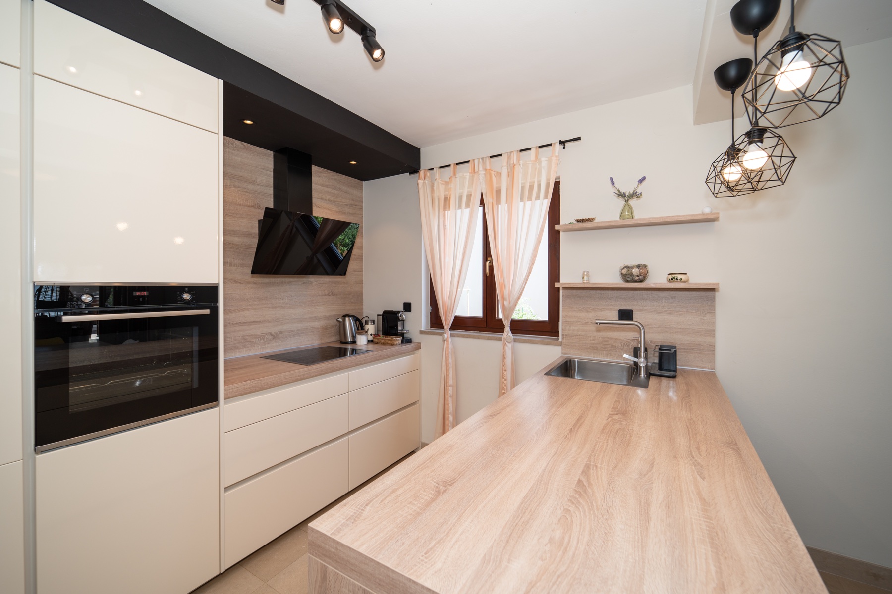 Villa Lostura’s main indoor kitchen