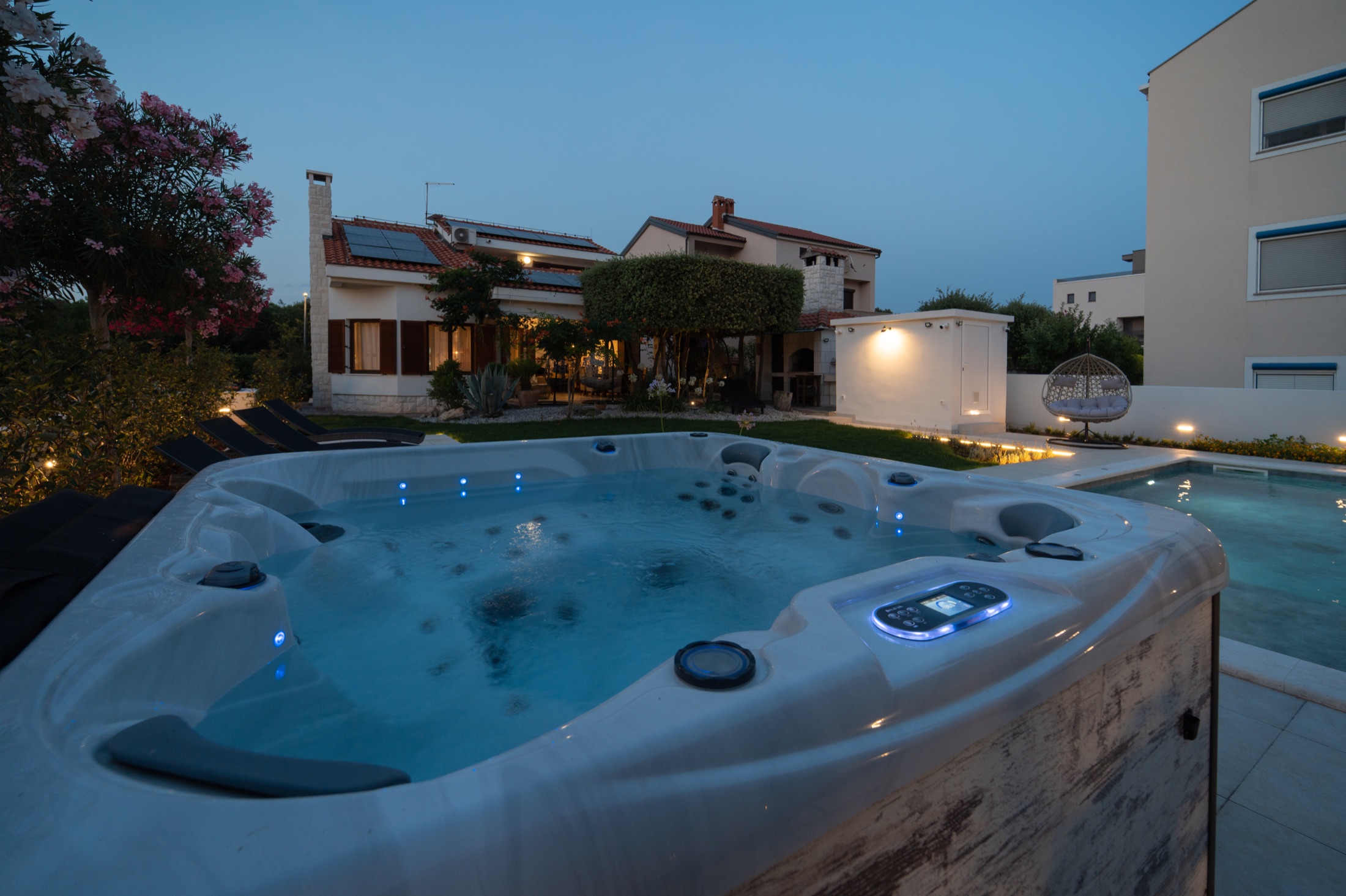 Private jacuzzi and Villa Lostura garden at blue hour