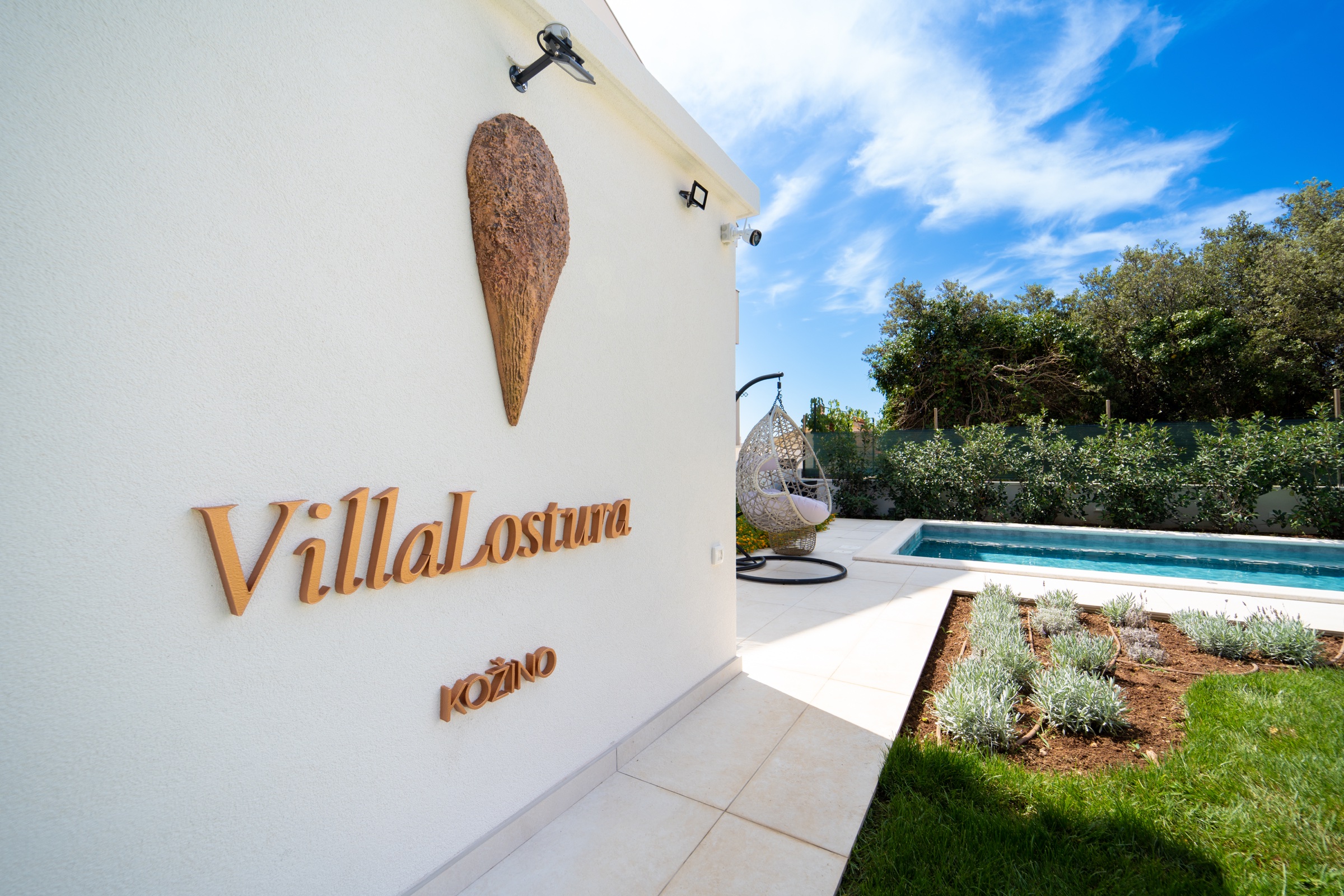 Villa Lostura’s golden lostura shell symbol